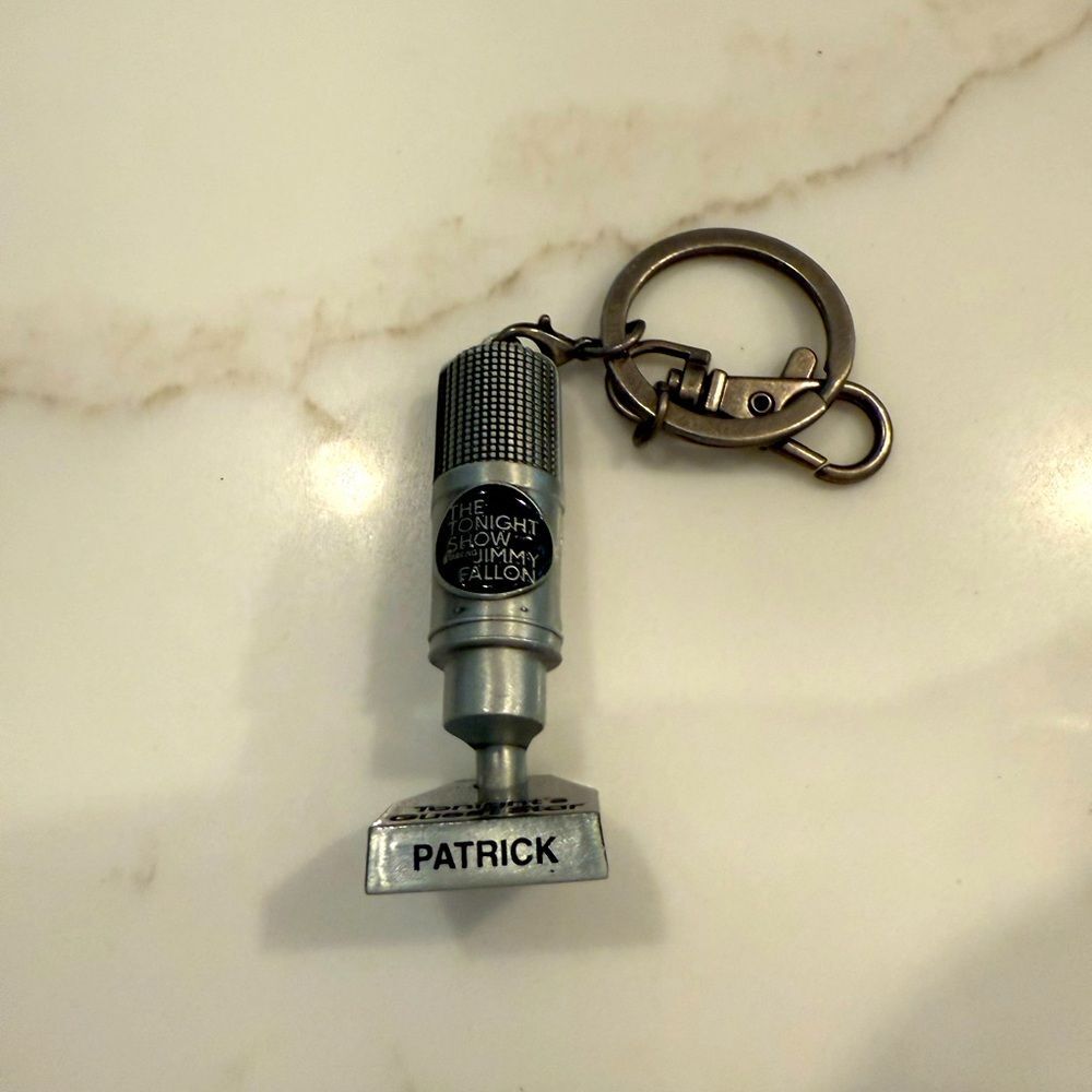 Silver Microphone Keychain - Picture 5 of 5